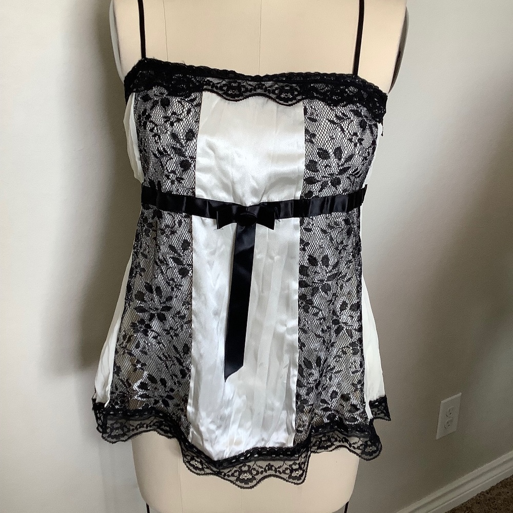 Camisole lace black and white